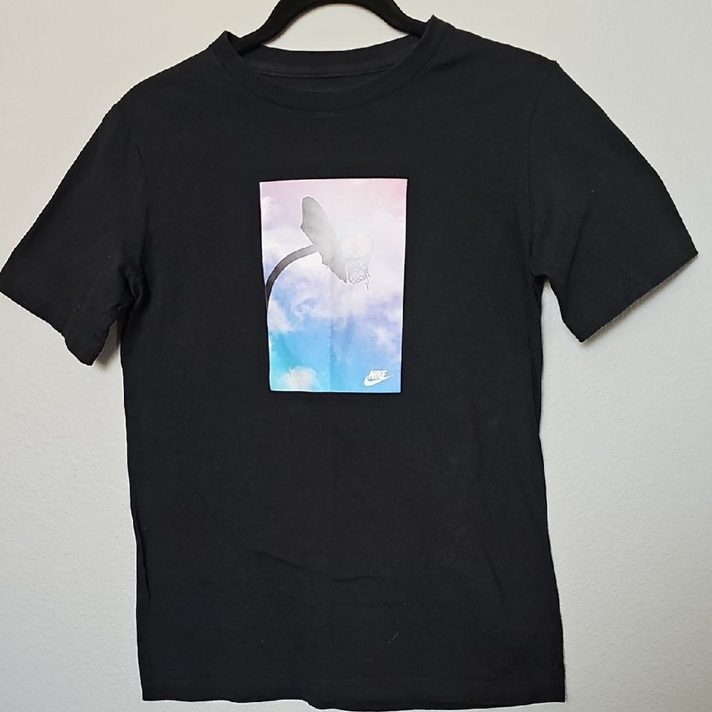 Nike The Nike Tee Black Short Sleeve with Colorful Basketball Graphic Boys XL